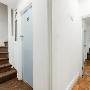 upton-park-bedrooms-25-min-to-central-london.brighton-hotels-england.com/